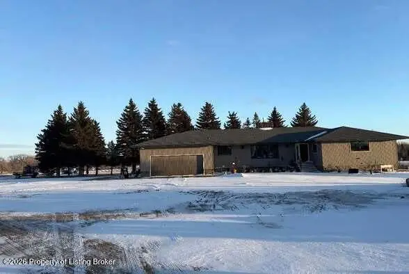 275 Palm Beach Road, Dickinson, ND 58601