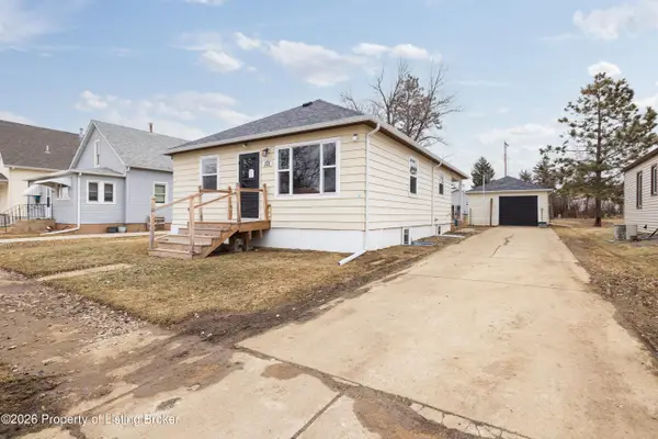 121 4th Street, Richardton, ND 58652