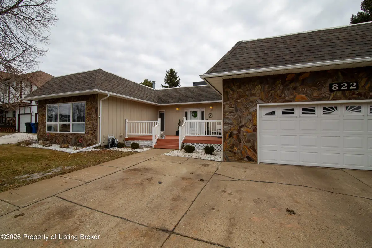 822 Senior Avenue, Dickinson, ND 58601 - #1