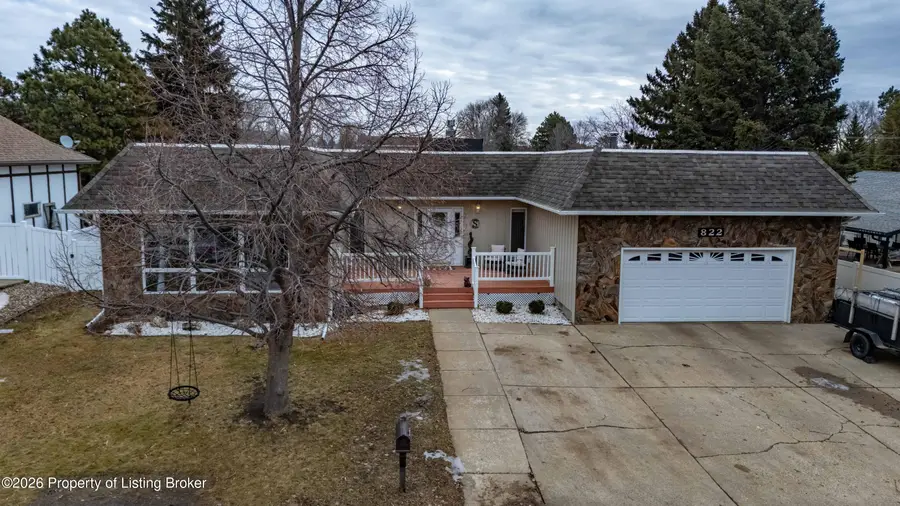 822 Senior Avenue, Dickinson, ND 58601 - #2