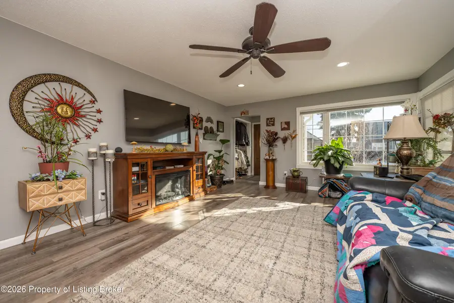35 6th Avenue, Dickinson, ND 58601 - #2