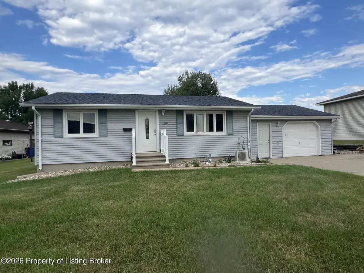 1607 Central Avenue, Beulah, ND 58523 - #1
