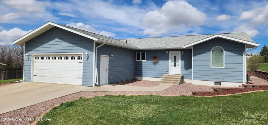 304 9th Avenue, Hettinger, ND 58639 - #2