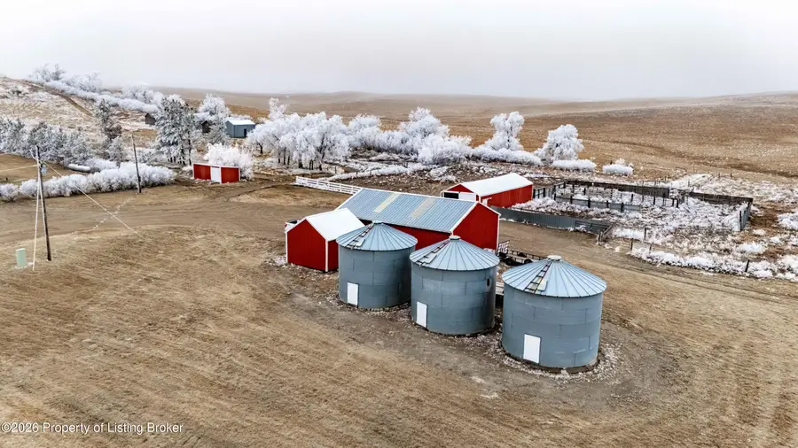 105 7th Street, Hettinger, ND 58639 - #2