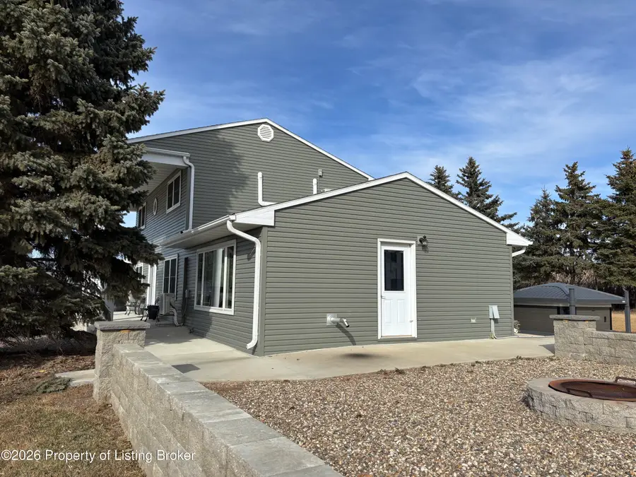 816 3rd Street, Hettinger, ND 58639 - #3