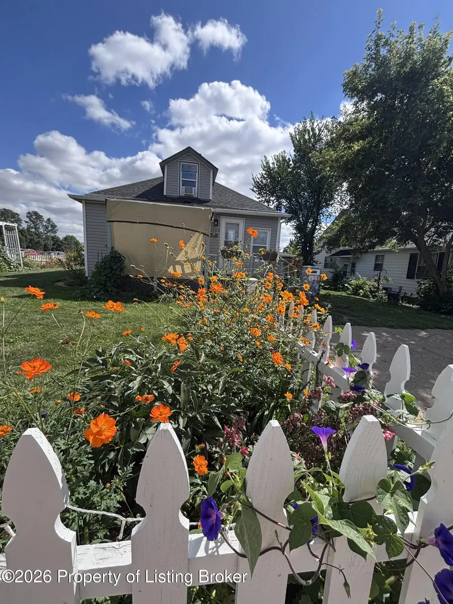 146 10th Avenue, Dickinson, ND 58601 - #2