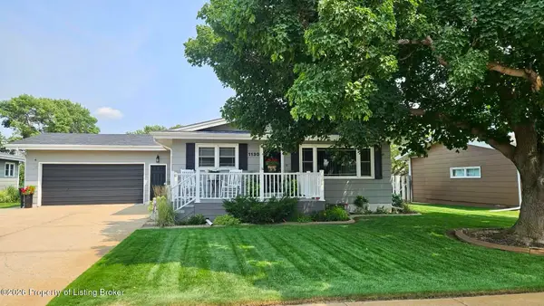 1130 12th Avenue, Dickinson, ND 58601