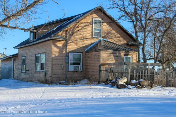 402 Fisk Street, Wildrose, ND 58795