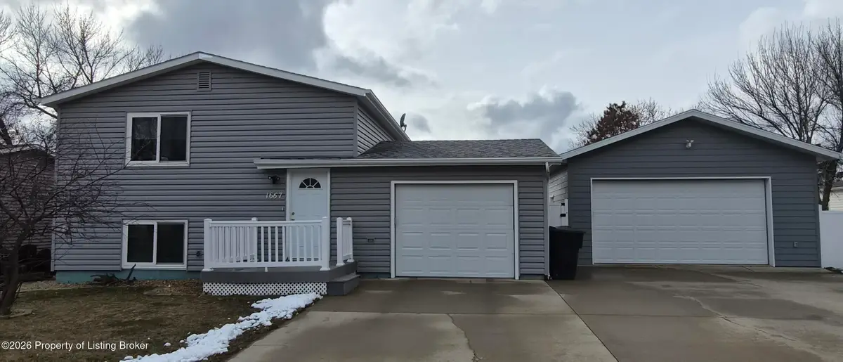 1667 2nd Avenue, Dickinson, ND 58601 - #1