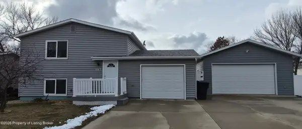 1667 2nd Avenue, Dickinson, ND 58601