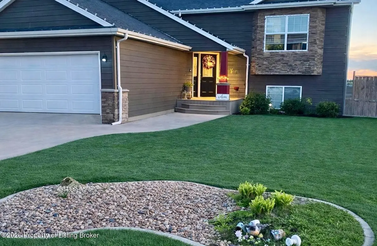 2685 Prairie Oak Drive, Dickinson, ND 58601 - #1