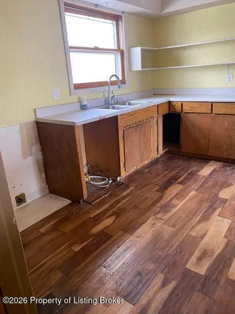 213 4th Avenue, Dickinson, ND 58601 - #2