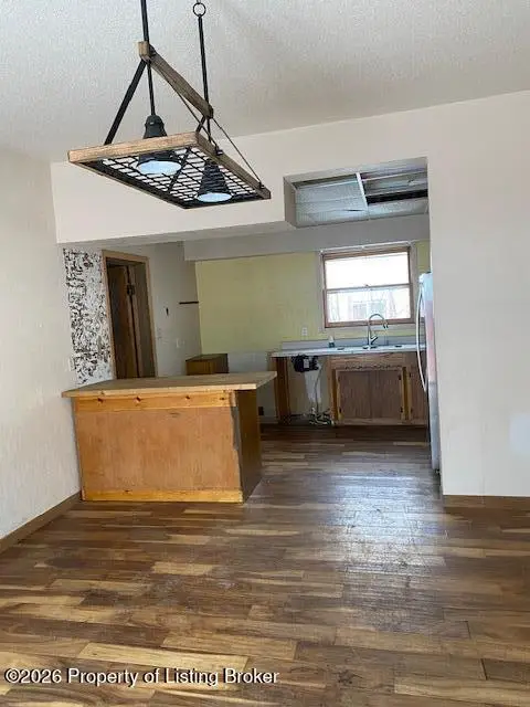 213 4th Avenue, Dickinson, ND 58601 - #3