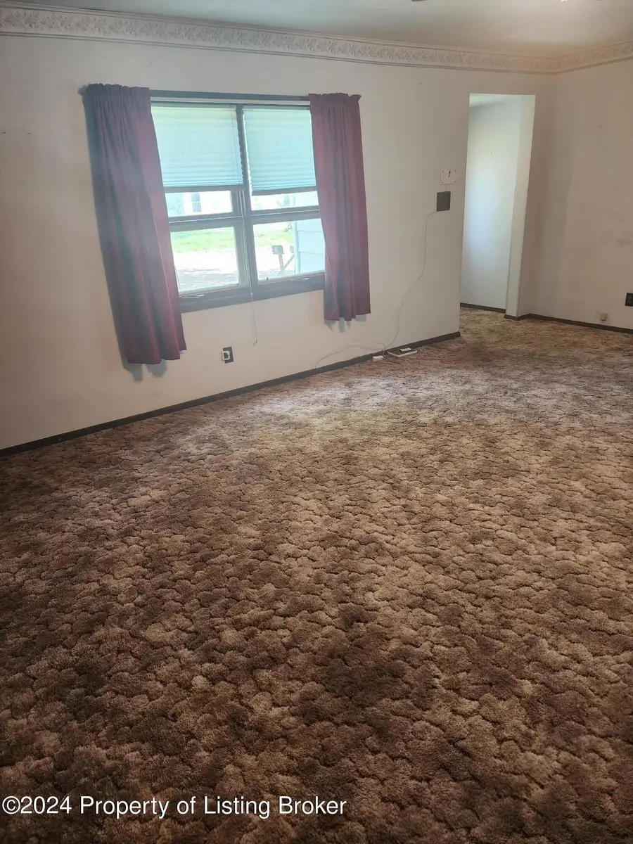 409 9th Street, Hettinger, ND 58639 - #3