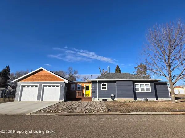 906 2nd Avenue, New England, ND 58647