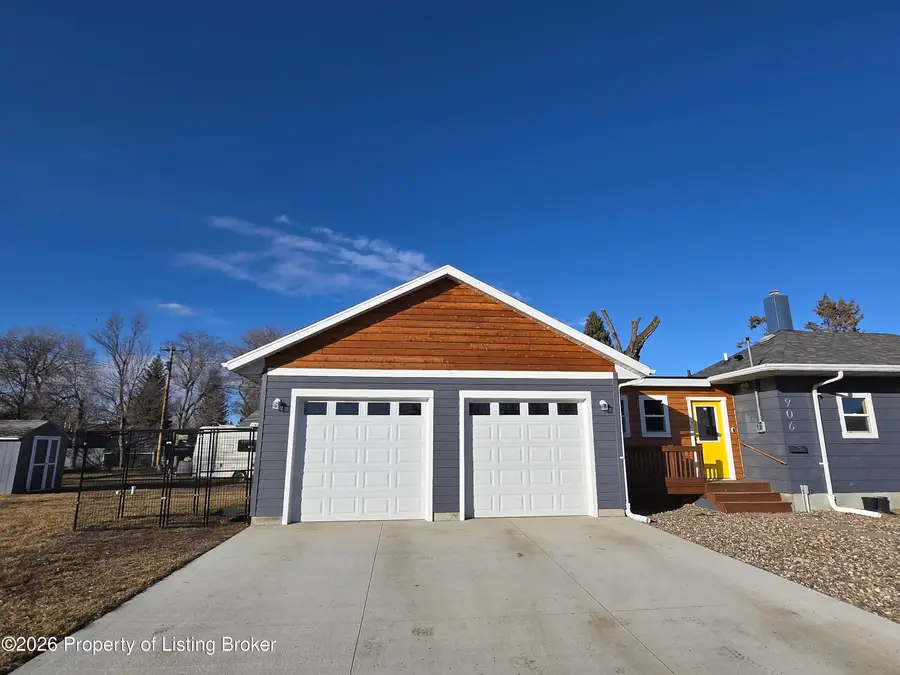 906 2nd Avenue, New England, ND 58647 - #3
