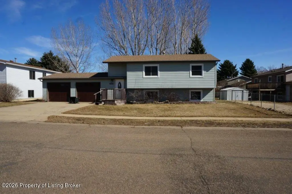 1548 1st Avenue, Dickinson, ND 58601 - #1
