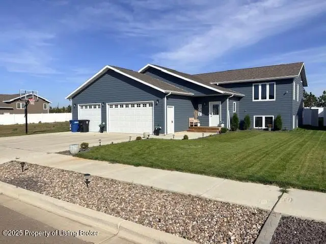3294 Lyons Avenue, Dickinson, ND 58601 - #1