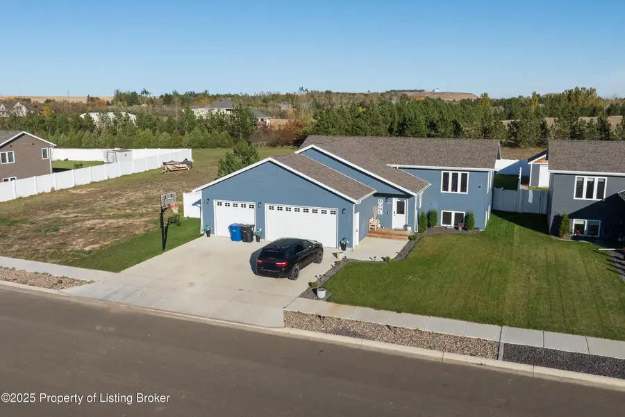 3294 Lyons Avenue, Dickinson, ND 58601 - #3