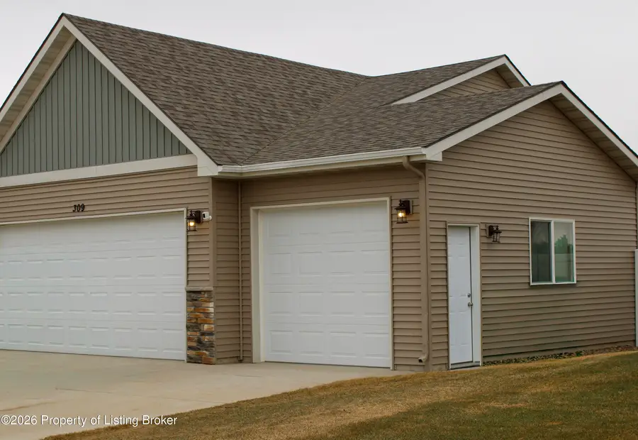 309 26th Avenue, Watford City, ND 58854 - #2