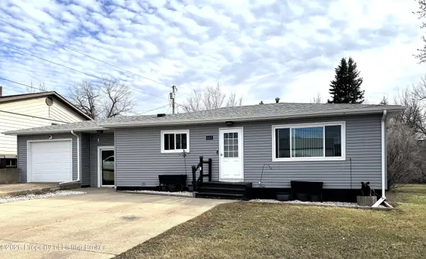 603 3rd Avenue, Hettinger, ND 58639