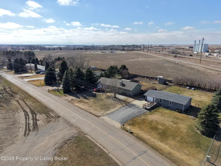 64 Palm Beach Road, Dickinson, ND 58601 - #2