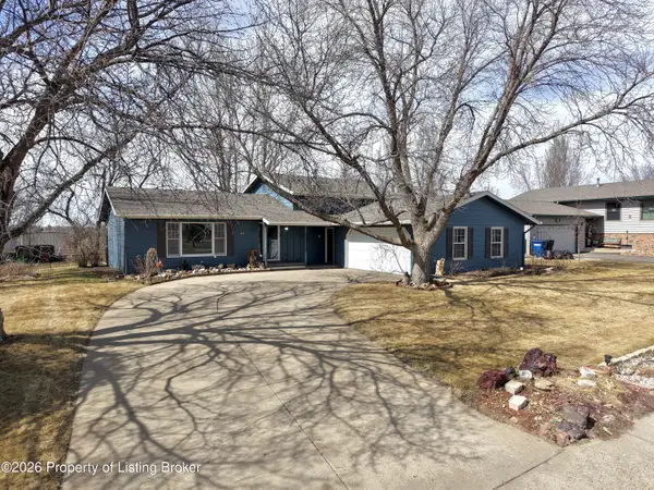 654 8th Avenue, Dickinson, ND 58601
