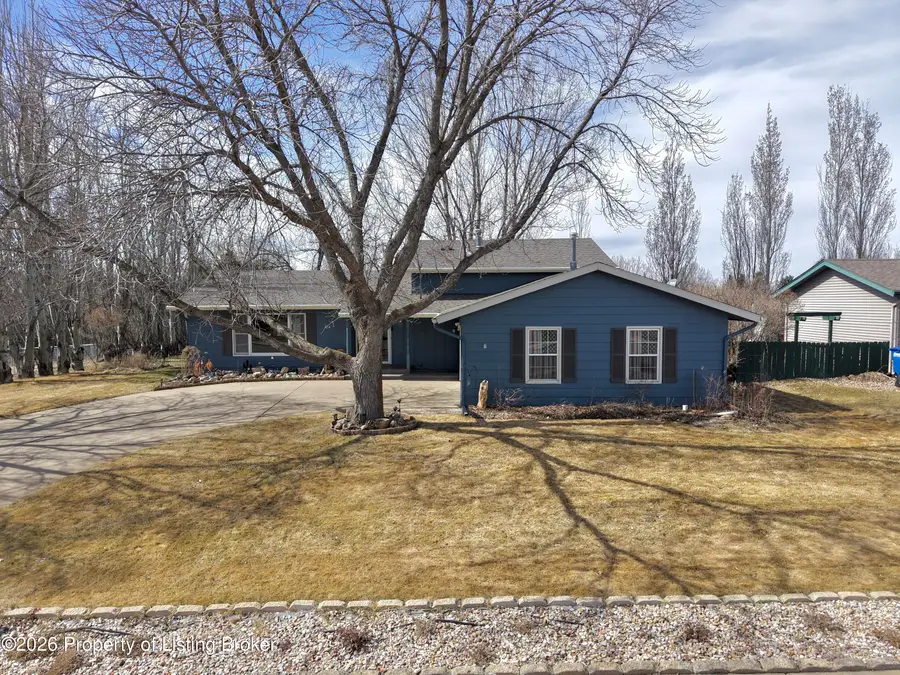 654 8th Ave Sw, Dickinson, ND 58601 - #2