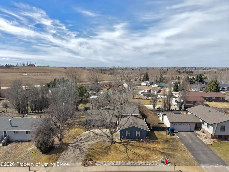 654 8th Ave Sw, Dickinson, ND 58601 - #3