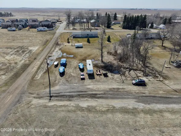 Chestnut Avenue, Taylor, ND 58656