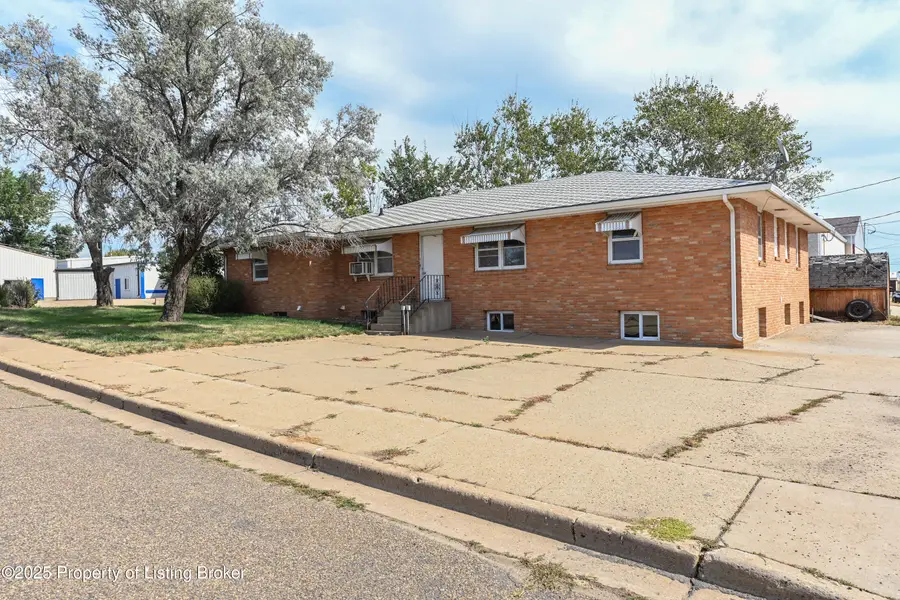1467 Villard Street, Dickinson, ND 58601 - #2