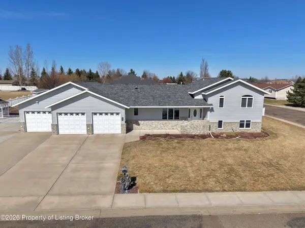 837 17th Street, Dickinson, ND 58601