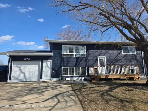 876 8th Avenue, Dickinson, ND 58601