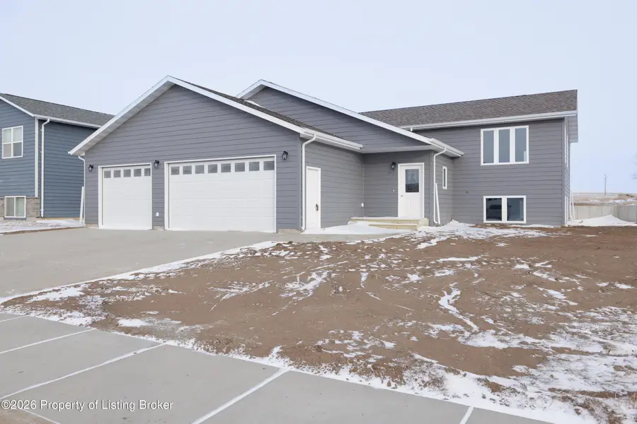 591 Highlands Avenue, Dickinson, ND 58601 - #3