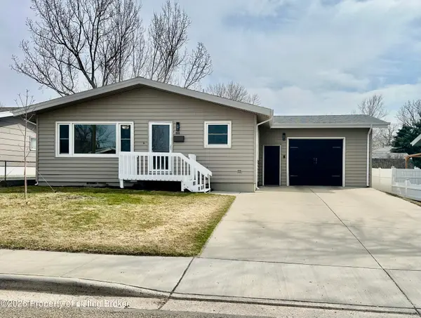 966 Cherry Avenue, Dickinson, ND 58601