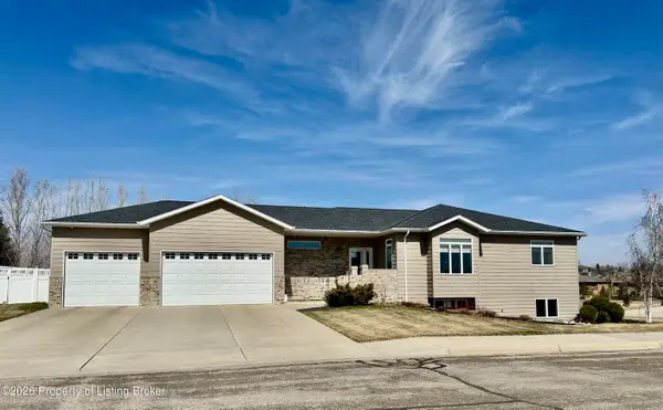 1672 15th Avenue, Dickinson, ND 58601