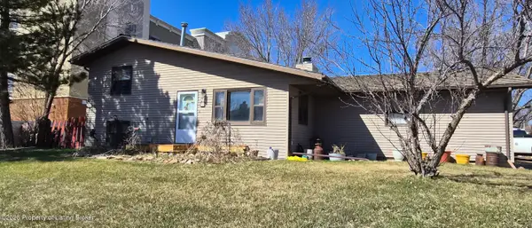 77 14th Street, Dickinson, ND 58601
