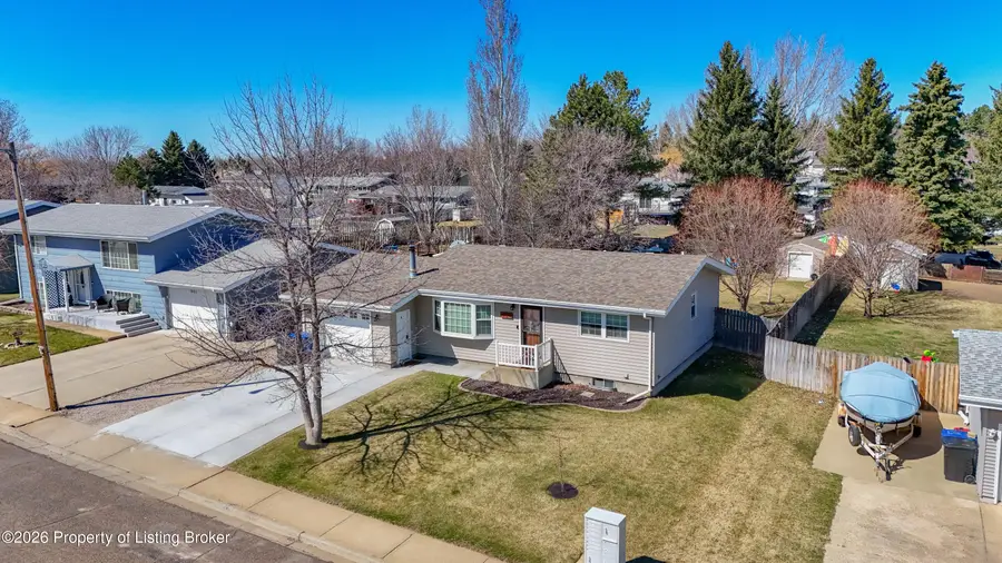 951 8th St East, Dickinson, ND 58601 - #2