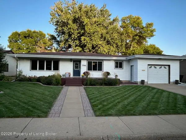 796 10th Avenue, Dickinson, ND 58601