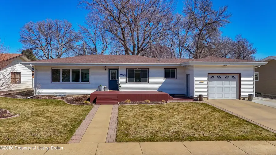 796 10th Avenue, Dickinson, ND 58601 - #2
