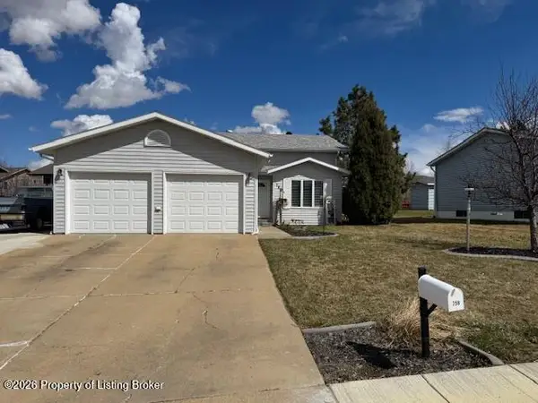 758 Shinagle Drive, Dickinson, ND 58601