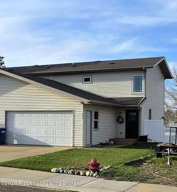 631 11th Street, Dickinson, ND 58601