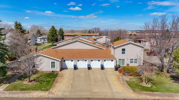 660 27th Street, Dickinson, ND 58601