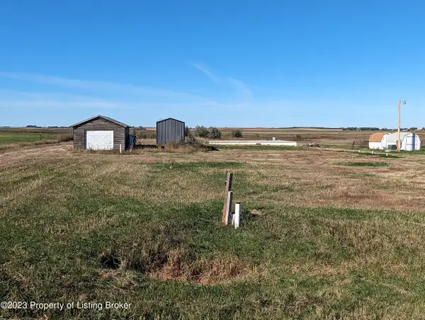 3185 111e Avenue, Dickinson, ND 58601