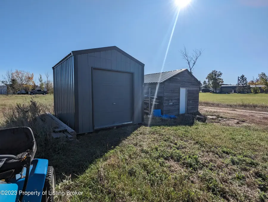 3185 111e Avenue, Dickinson, ND 58601 - #3