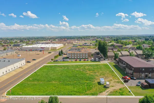6th Avenue, Dickinson, ND 58601
