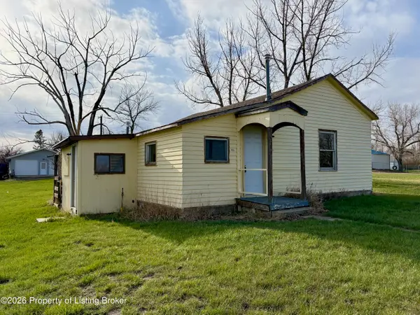 425 5th Avenue, Beach, ND 58621