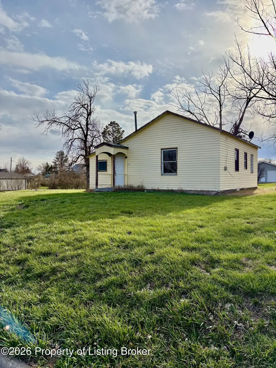 425 5th Avenue, Beach, ND 58621 - #2