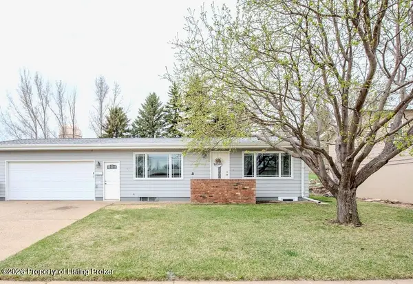 250 8th Street, Dickinson, ND 58601