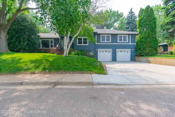 1019 5th Avenue, Dickinson, ND 58601